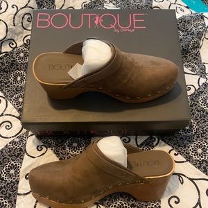 NWB Boutique by Corkys Brown Myra Clogs